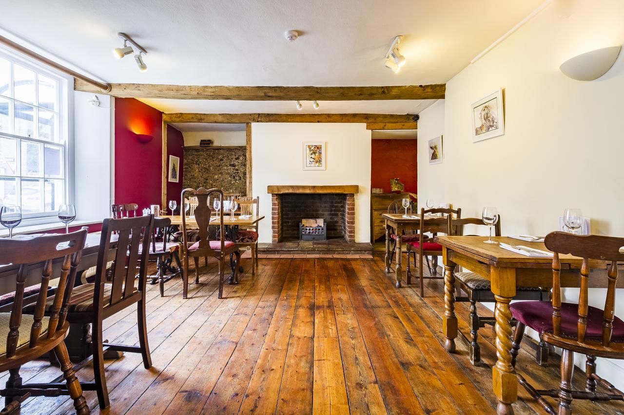 The Castle Inn Бънги Екстериор снимка